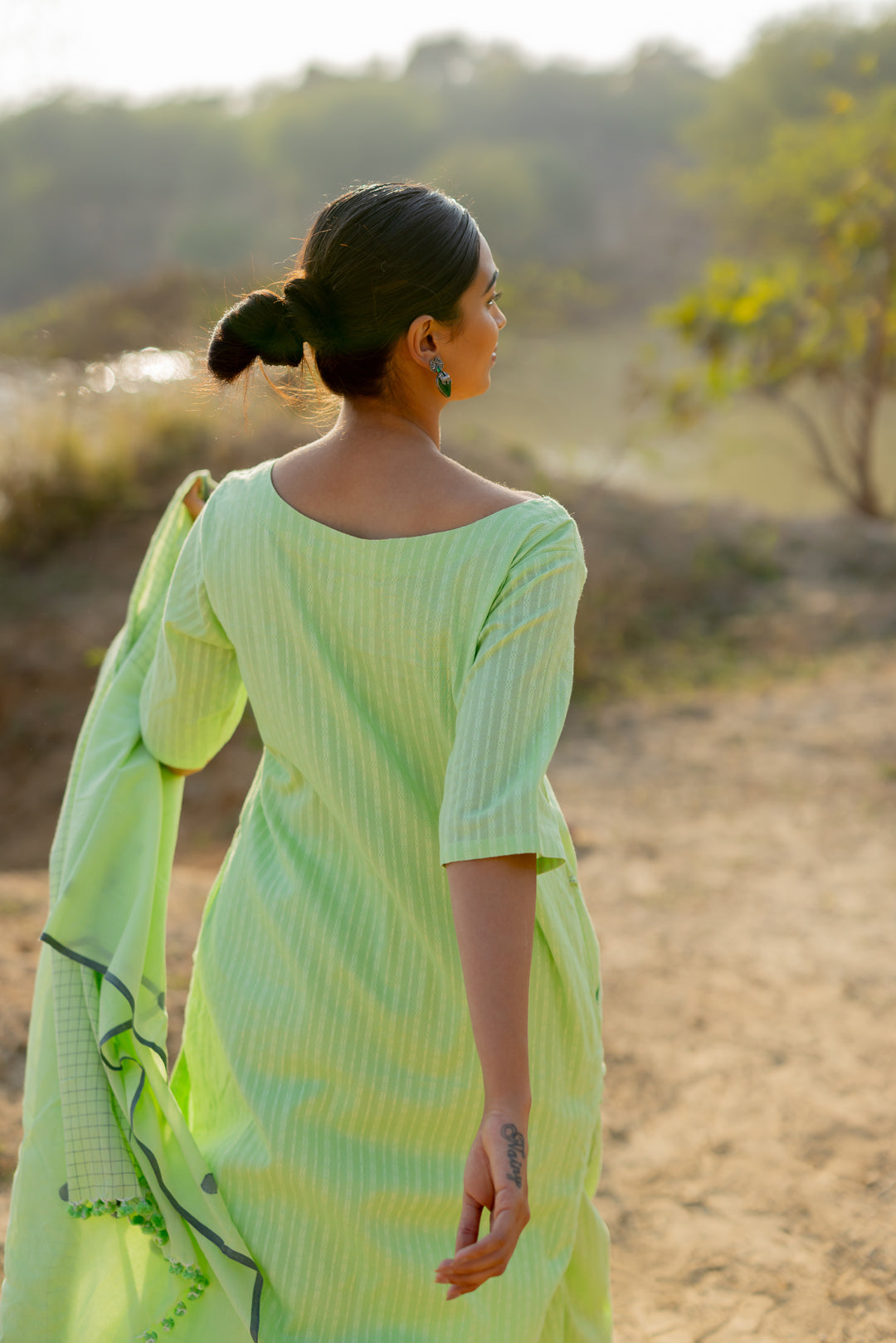 Pastel Green Kurta Set with Jaamdani Stole