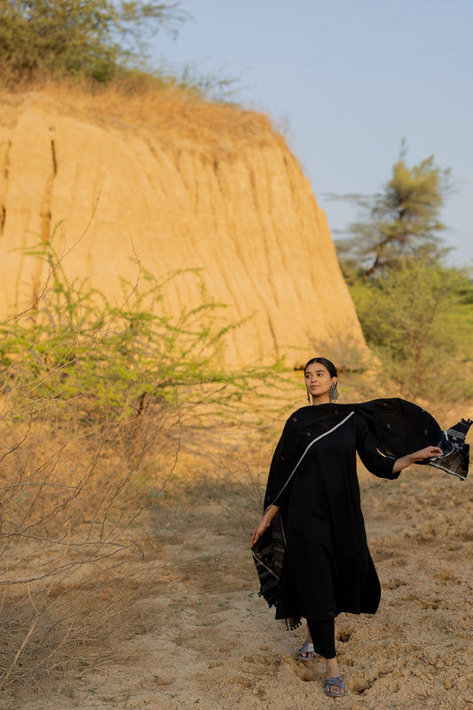 Noir Elegance Kurta Set with Jaamdani Dupatta