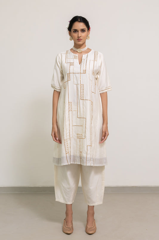 Chitrimaa Kurta and Clinched Pants Set