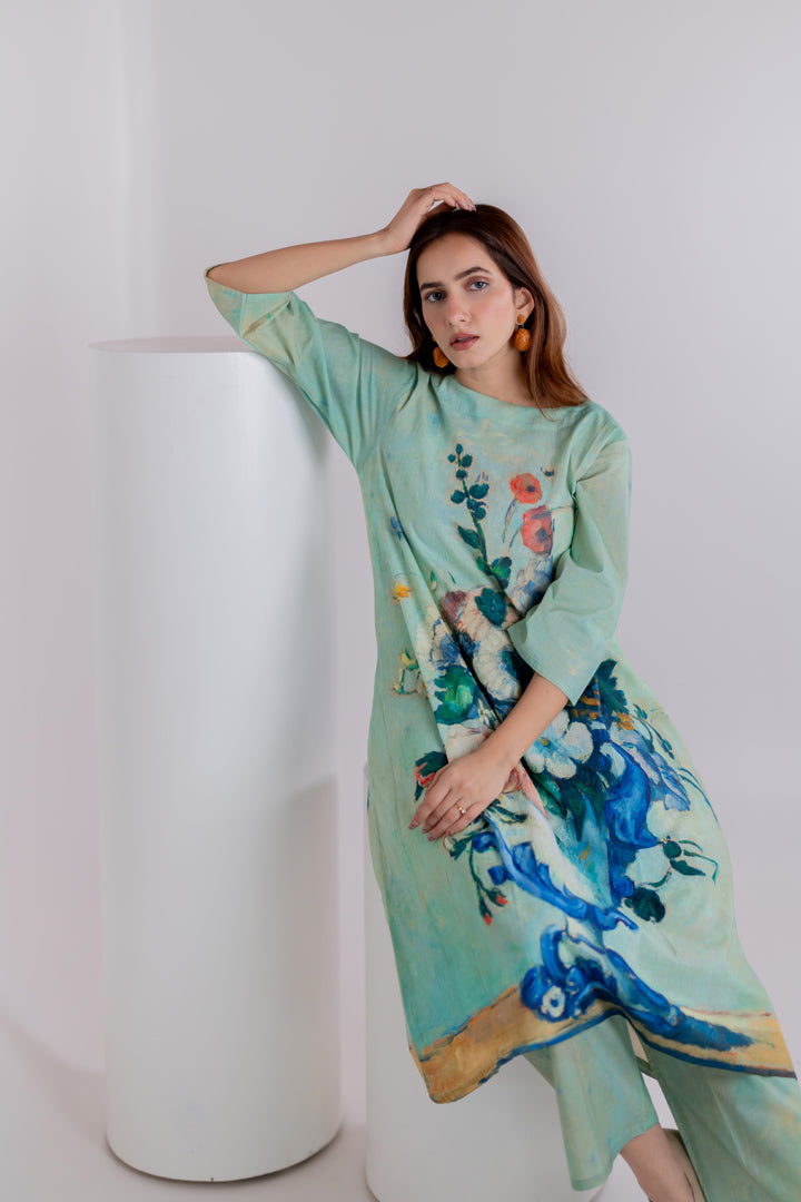 Still LIfe Vase Kurta