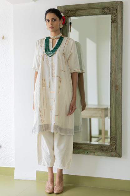 Chitrimaa Kurta and Clinched Pants Set