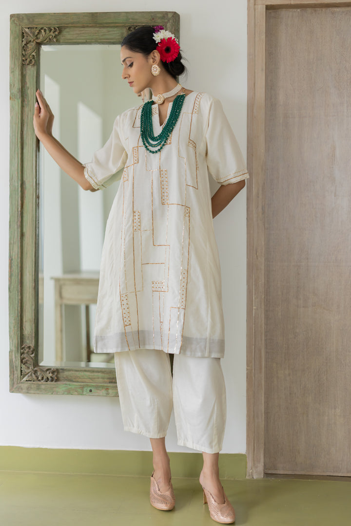 Chitrimaa Kurta and Clinched Pants Set