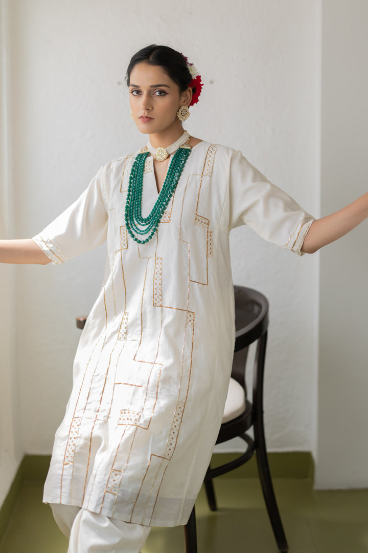 Chitrimaa Kurta and Clinched Pants Set