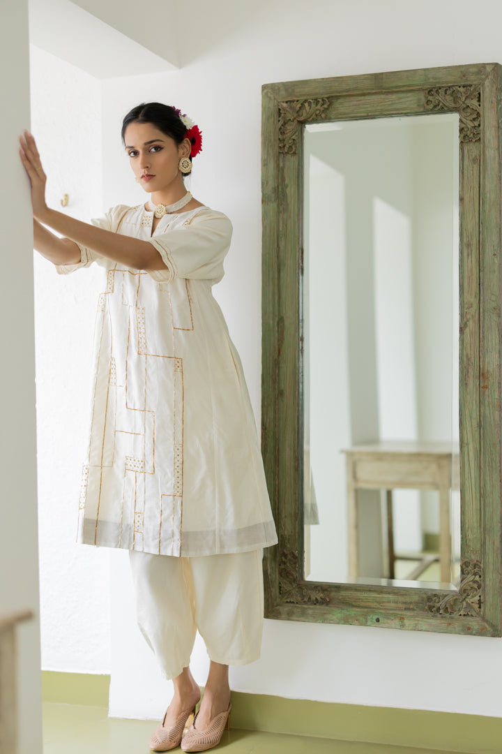 Chitrimaa Kurta and Clinched Pants Set