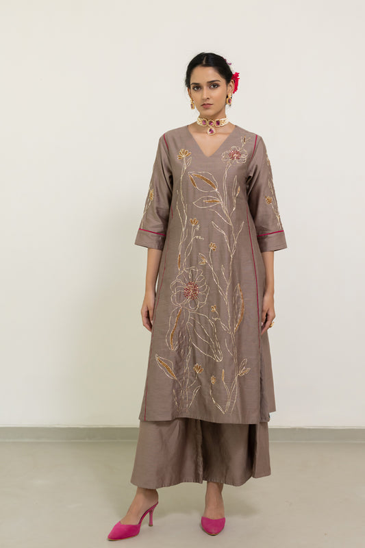 Chhayaa Embroidered Kurta Set