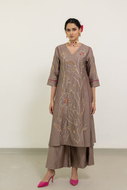 Chhayaa Embroidered Kurta Set with Dupatta