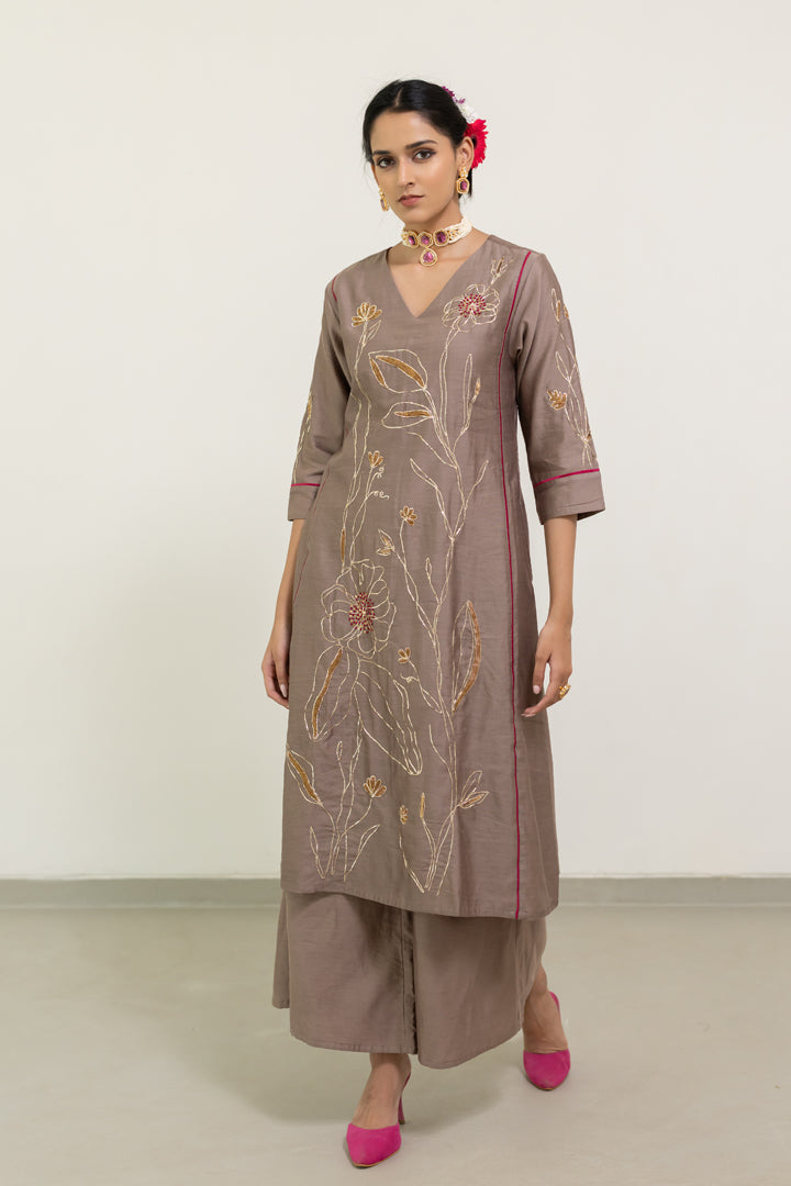 Chhayaa Embroidered Kurta Set with Dupatta