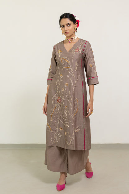 Chhayaa Embroidered Kurta Set with Dupatta