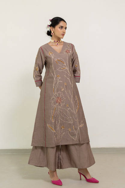 Chhayaa Embroidered Kurta Set