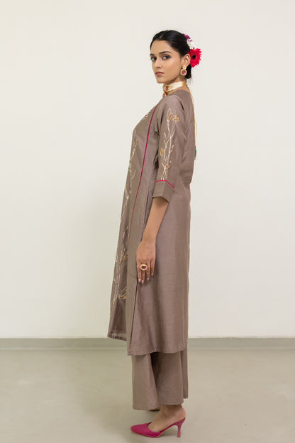 Chhayaa Embroidered Kurta Set