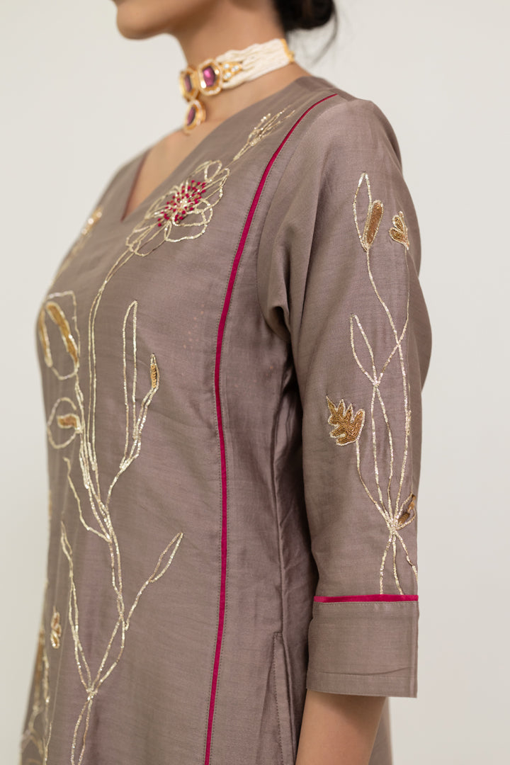 Chhayaa Embroidered Kurta Set