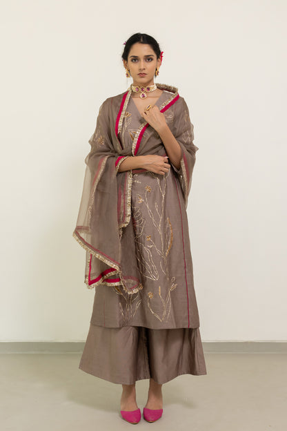 Chhayaa Embroidered Kurta Set with Dupatta