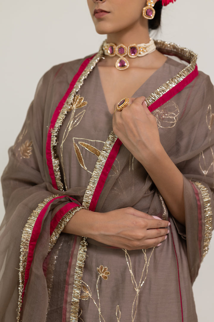 Chhayaa Embroidered Kurta Set with Dupatta