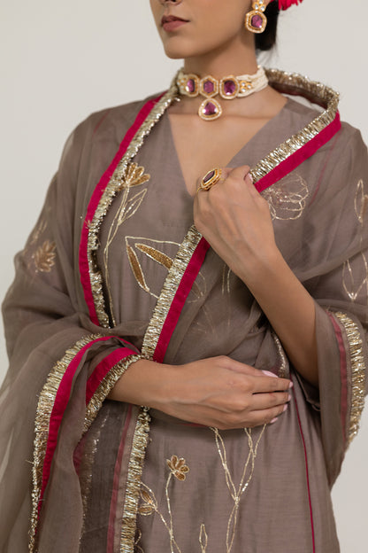 Chhayaa Embroidered Kurta Set with Dupatta