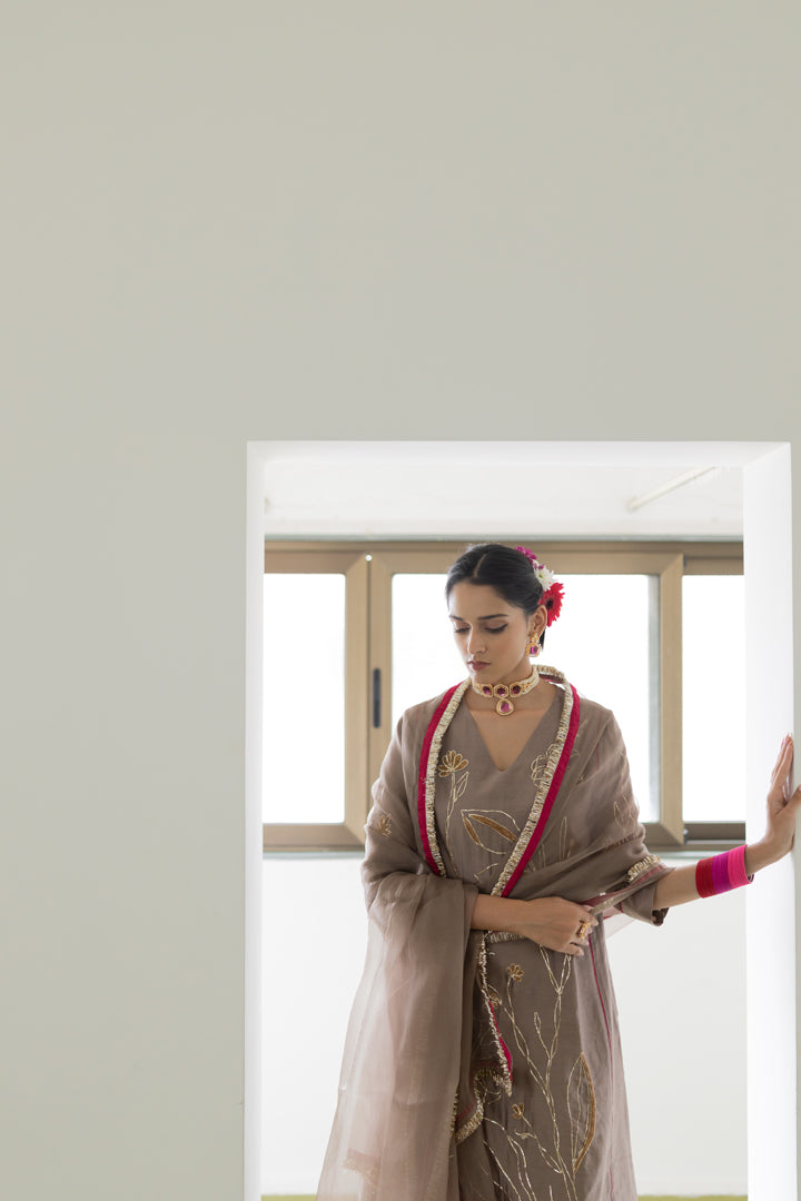 Chhayaa Embroidered Kurta Set with Dupatta