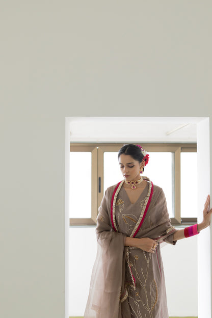 Chhayaa Embroidered Kurta Set with Dupatta