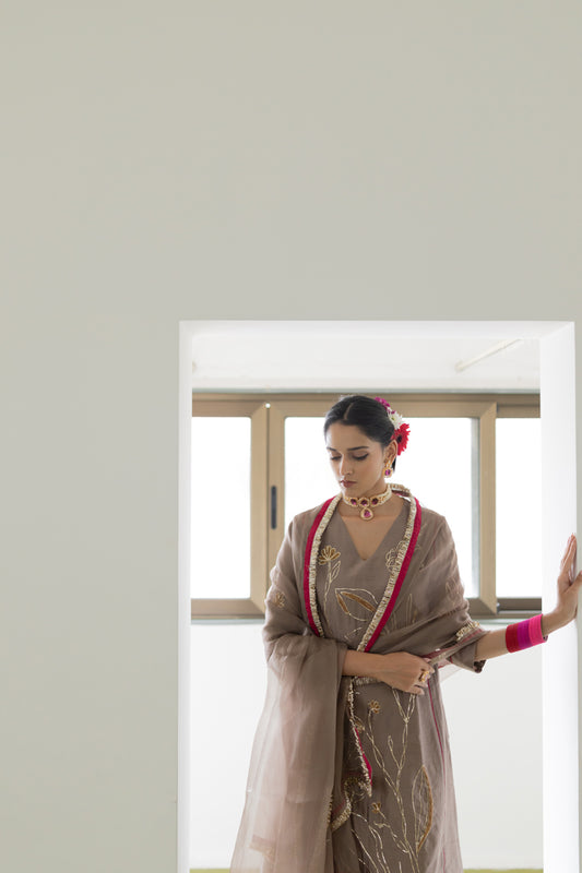 Chhayaa Embroidered Kurta Set with Dupatta