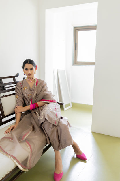 Chhayaa Embroidered Kurta Set