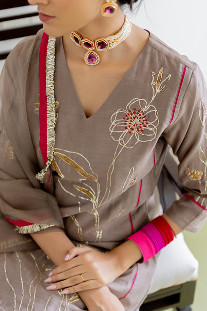 Chhayaa Embroidered Kurta Set with Dupatta