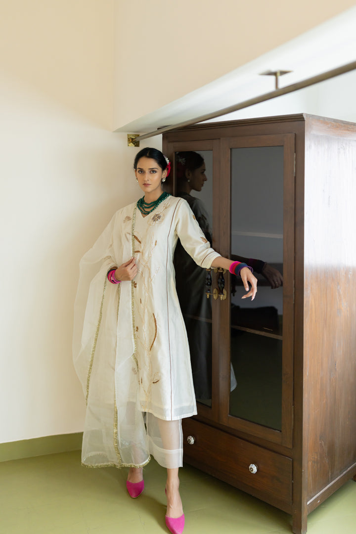 Shwetara Kurta Set with Dupatta