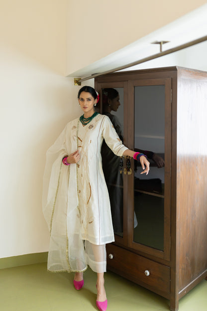 Shwetara Kurta Set with Dupatta