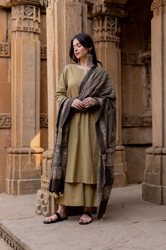 Banni Clay Kurta Set with Ajrakh Dupatta