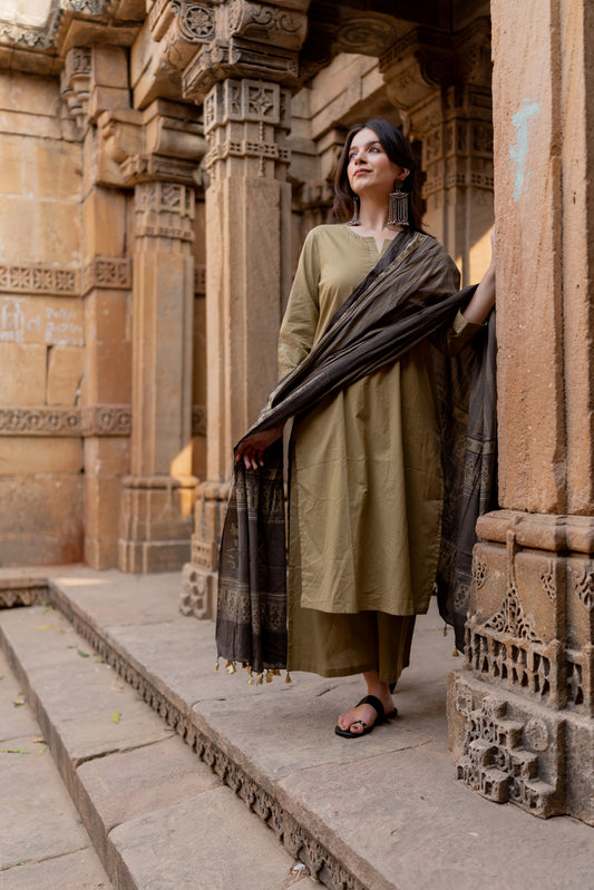 Banni Clay Kurta Set with Ajrakh Dupatta