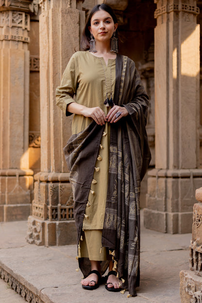 Banni Clay Kurta Set with Ajrakh Dupatta