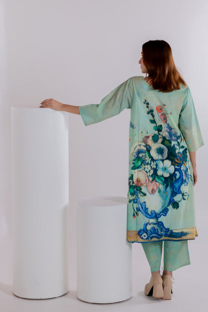 Still LIfe Vase Kurta