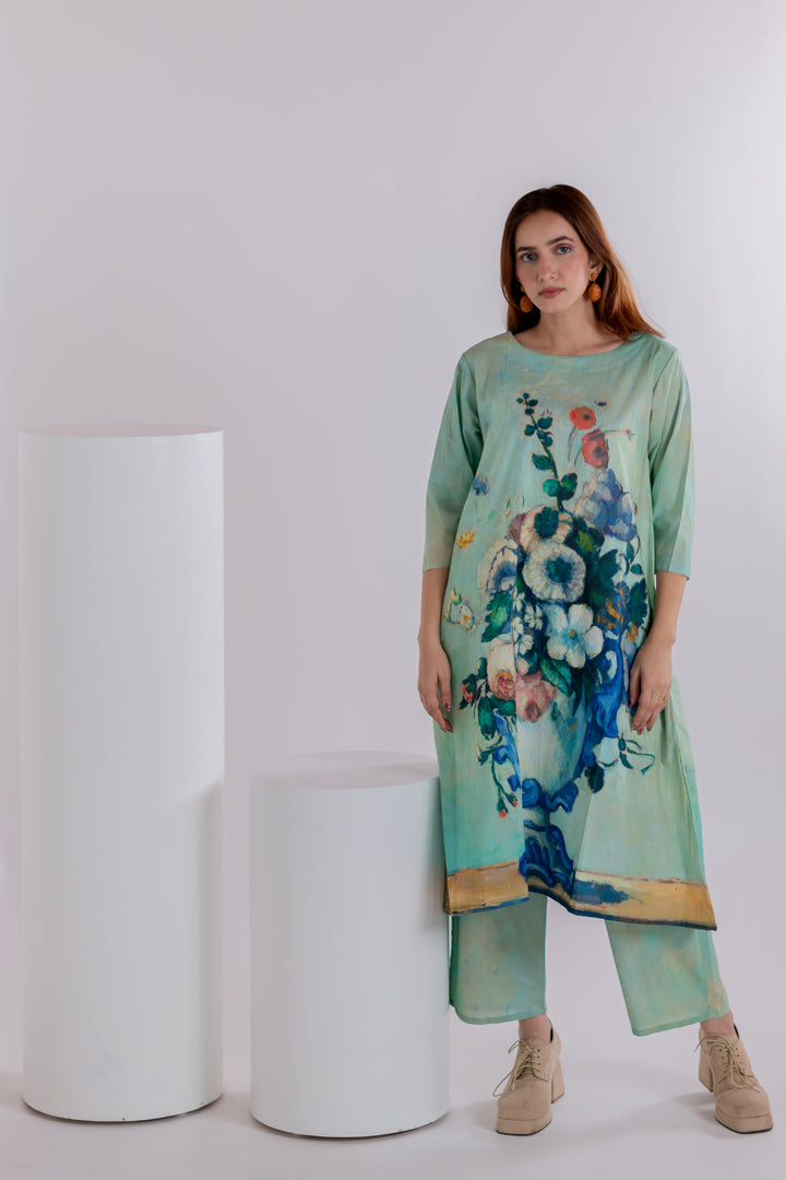 Still LIfe Vase Kurta