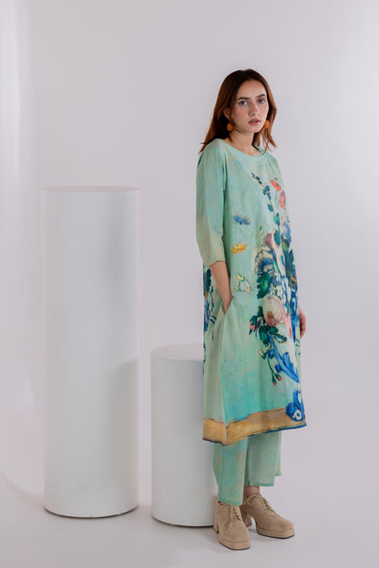 Still LIfe Vase Kurta