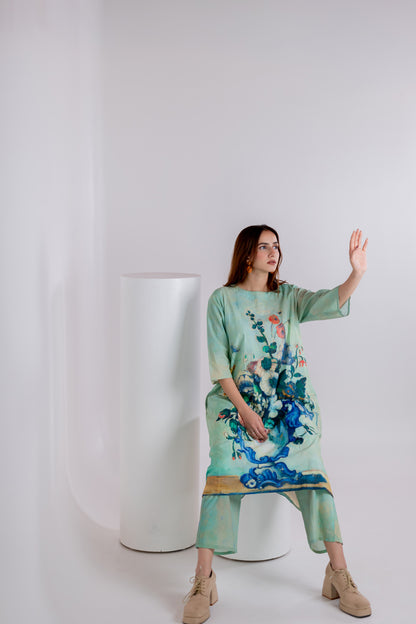 Still LIfe Vase Kurta