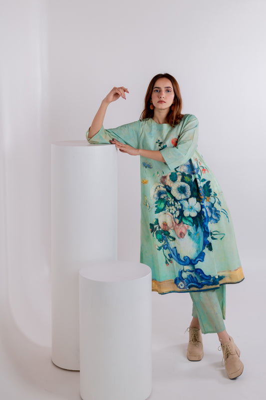 Still LIfe Vase Kurta